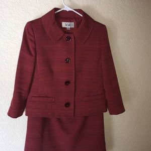 Le Suit Size 4 skirt suit